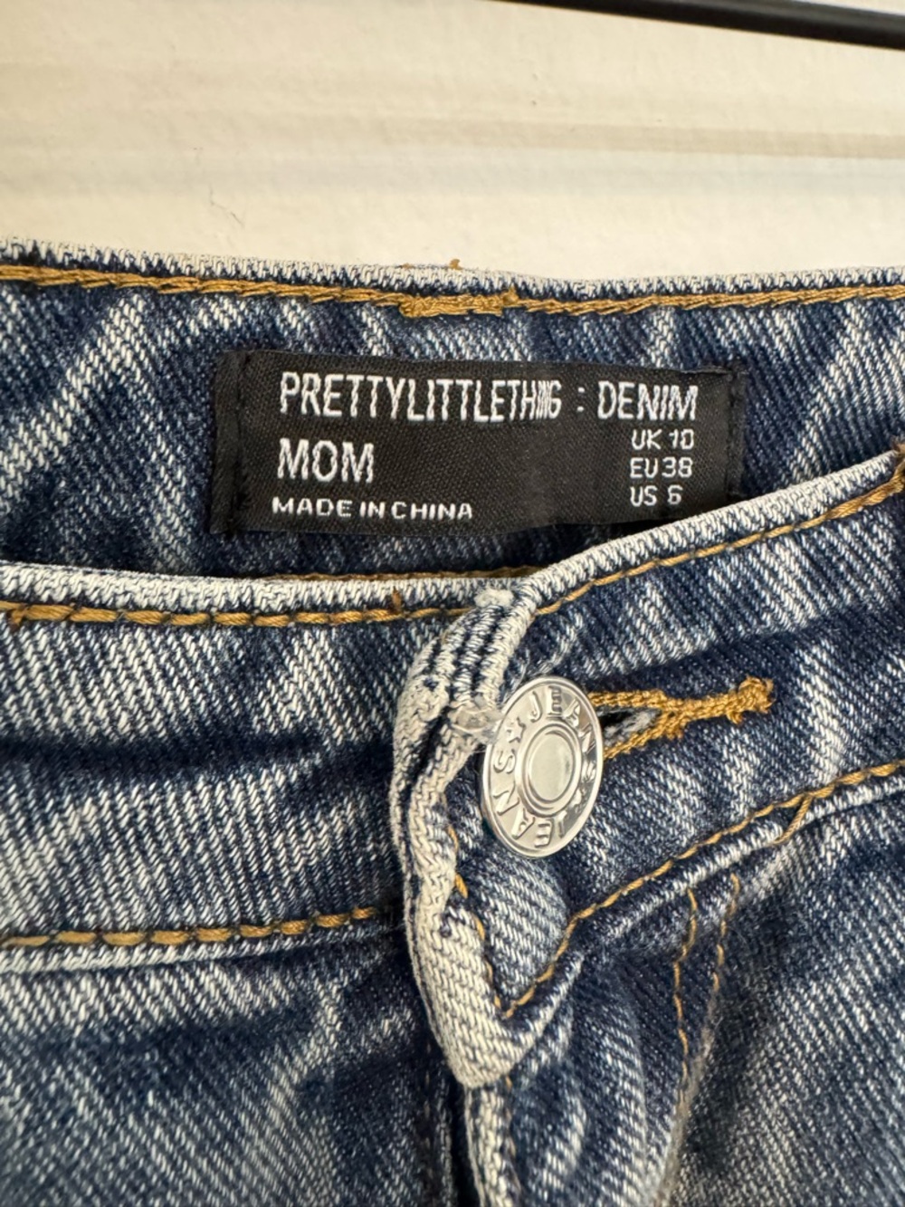PrettyLittleThing Mom Jeans - Picture 3 of 5